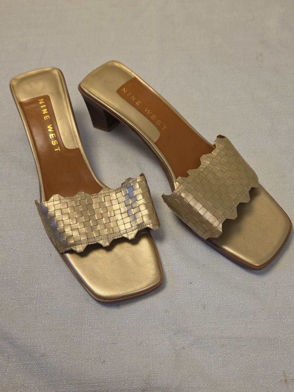 Classic Fashionable Nine West Metallic Gold Leather Woven Slide Mules Size 9M